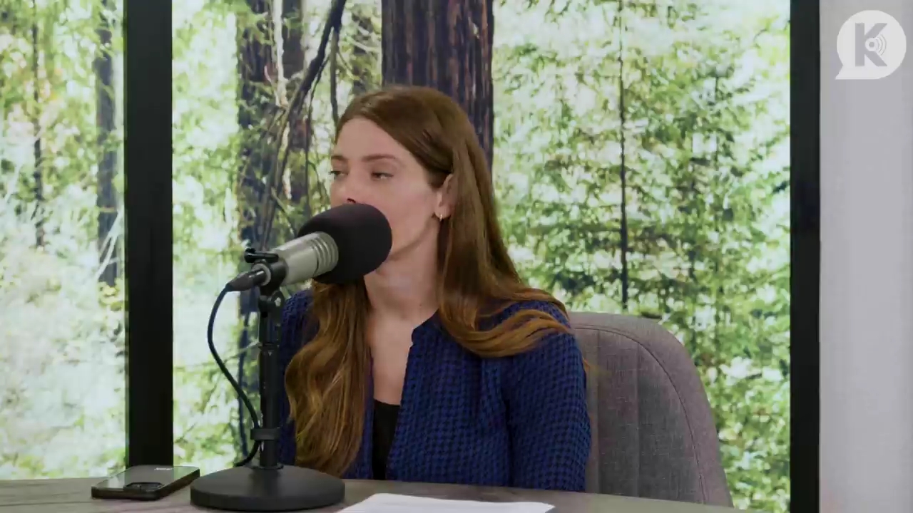 Ashley-Greene-dot-nl_TheTwilightEffectPostcast-Aflevering9NewMoonRewatchPart3of3-0847.jpg Ashley-Greene-dot-nl_TheTwilightEffectPostcast-Aflevering9NewMoonRewatchPart3of3-0847.jpg