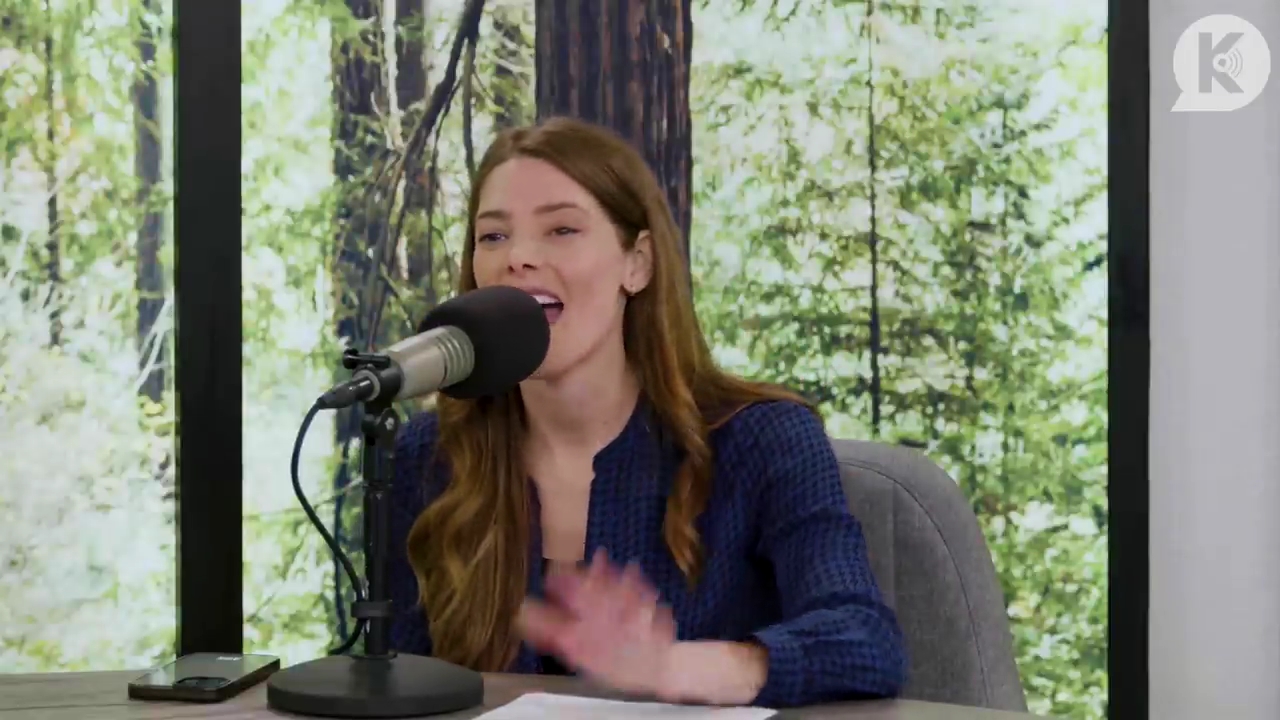 Ashley-Greene-dot-nl_TheTwilightEffectPostcast-Aflevering9NewMoonRewatchPart3of3-0856.jpg Ashley-Greene-dot-nl_TheTwilightEffectPostcast-Aflevering9NewMoonRewatchPart3of3-0856.jpg