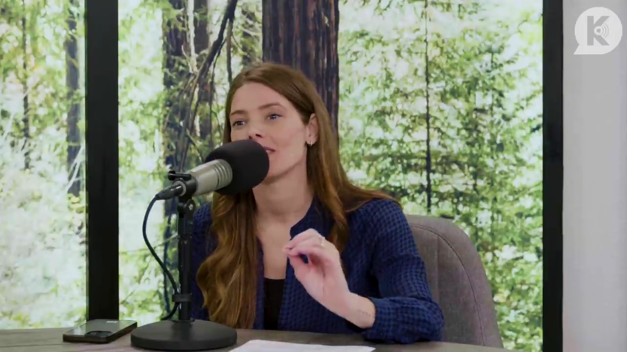 Ashley-Greene-dot-nl_TheTwilightEffectPostcast-Aflevering9NewMoonRewatchPart3of3-0858.jpg Ashley-Greene-dot-nl_TheTwilightEffectPostcast-Aflevering9NewMoonRewatchPart3of3-0858.jpg