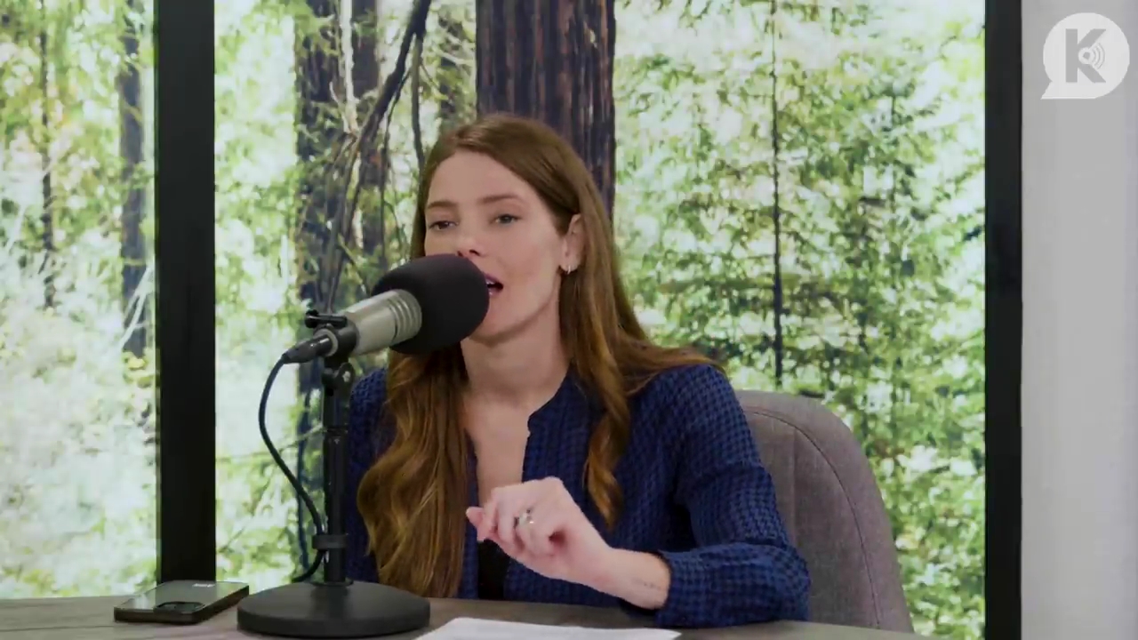 Ashley-Greene-dot-nl_TheTwilightEffectPostcast-Aflevering9NewMoonRewatchPart3of3-0860.jpg Ashley-Greene-dot-nl_TheTwilightEffectPostcast-Aflevering9NewMoonRewatchPart3of3-0860.jpg