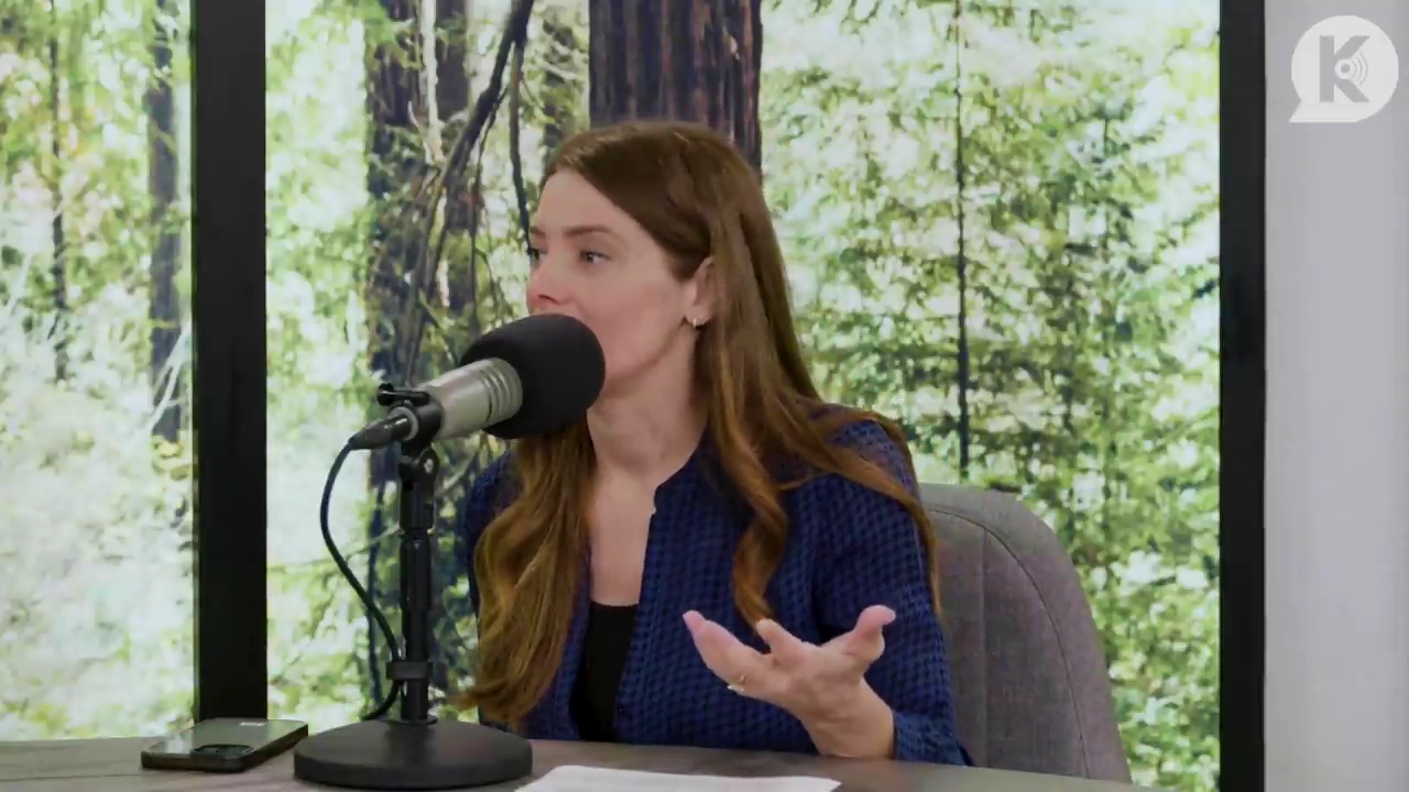 Ashley-Greene-dot-nl_TheTwilightEffectPostcast-Aflevering9NewMoonRewatchPart3of3-0888.jpg Ashley-Greene-dot-nl_TheTwilightEffectPostcast-Aflevering9NewMoonRewatchPart3of3-0888.jpg