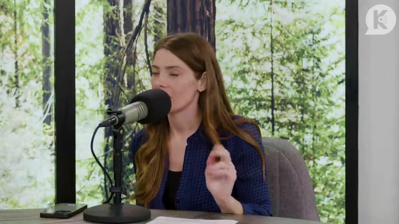 Ashley-Greene-dot-nl_TheTwilightEffectPostcast-Aflevering9NewMoonRewatchPart3of3-0890.jpg Ashley-Greene-dot-nl_TheTwilightEffectPostcast-Aflevering9NewMoonRewatchPart3of3-0890.jpg