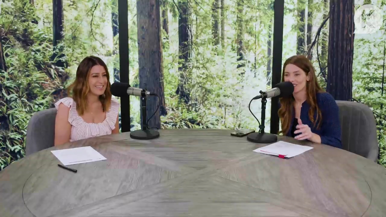 Ashley-Greene-dot-nl_TheTwilightEffectPostcast-Aflevering9NewMoonRewatchPart3of3-0900.jpg Ashley-Greene-dot-nl_TheTwilightEffectPostcast-Aflevering9NewMoonRewatchPart3of3-0900.jpg