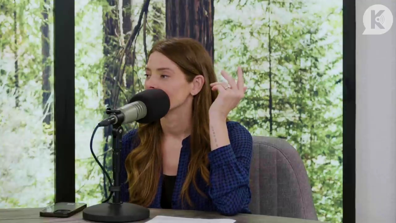 Ashley-Greene-dot-nl_TheTwilightEffectPostcast-Aflevering9NewMoonRewatchPart3of3-0914.jpg Ashley-Greene-dot-nl_TheTwilightEffectPostcast-Aflevering9NewMoonRewatchPart3of3-0914.jpg