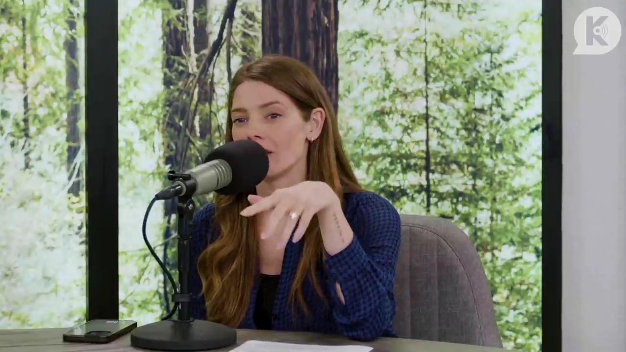 Ashley-Greene-dot-nl_TheTwilightEffectPostcast-Aflevering9NewMoonRewatchPart3of3-0917.jpg Ashley-Greene-dot-nl_TheTwilightEffectPostcast-Aflevering9NewMoonRewatchPart3of3-0917.jpg