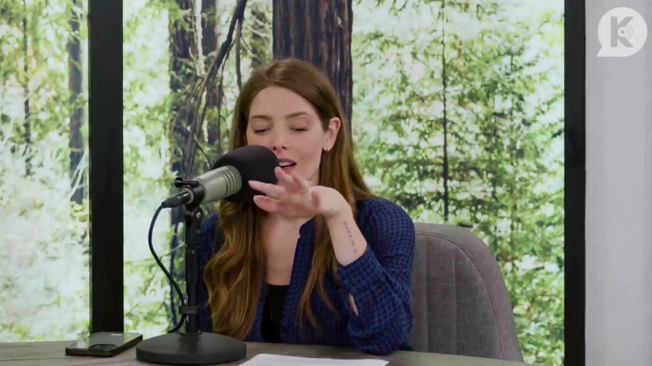 Ashley-Greene-dot-nl_TheTwilightEffectPostcast-Aflevering9NewMoonRewatchPart3of3-0918.jpg Ashley-Greene-dot-nl_TheTwilightEffectPostcast-Aflevering9NewMoonRewatchPart3of3-0918.jpg