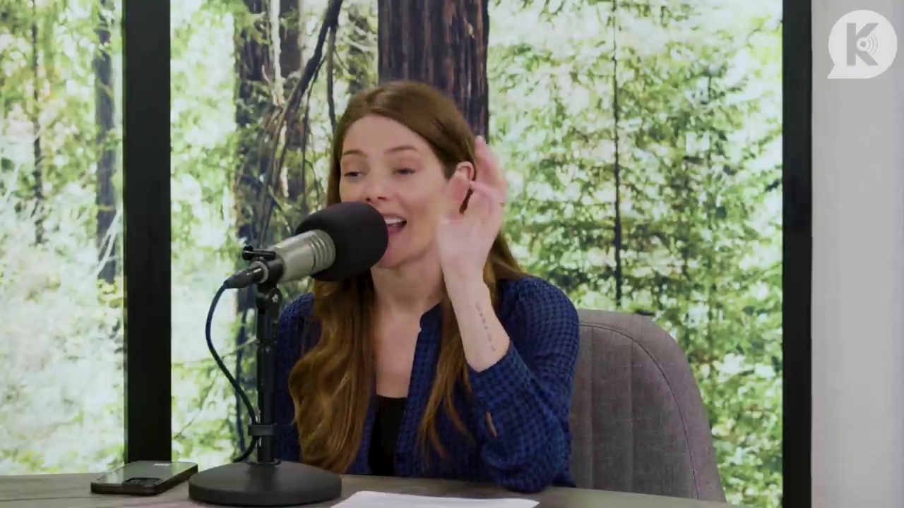 Ashley-Greene-dot-nl_TheTwilightEffectPostcast-Aflevering9NewMoonRewatchPart3of3-0921.jpg Ashley-Greene-dot-nl_TheTwilightEffectPostcast-Aflevering9NewMoonRewatchPart3of3-0921.jpg