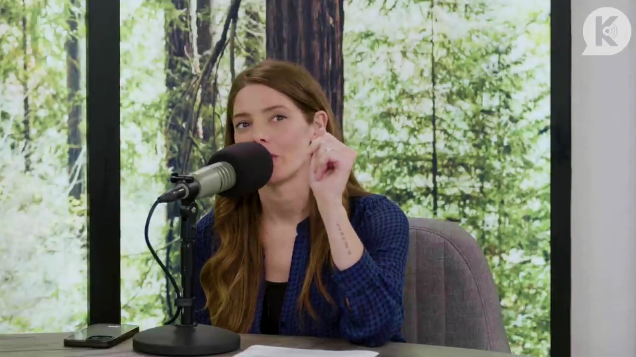 Ashley-Greene-dot-nl_TheTwilightEffectPostcast-Aflevering9NewMoonRewatchPart3of3-0929.jpg Ashley-Greene-dot-nl_TheTwilightEffectPostcast-Aflevering9NewMoonRewatchPart3of3-0929.jpg