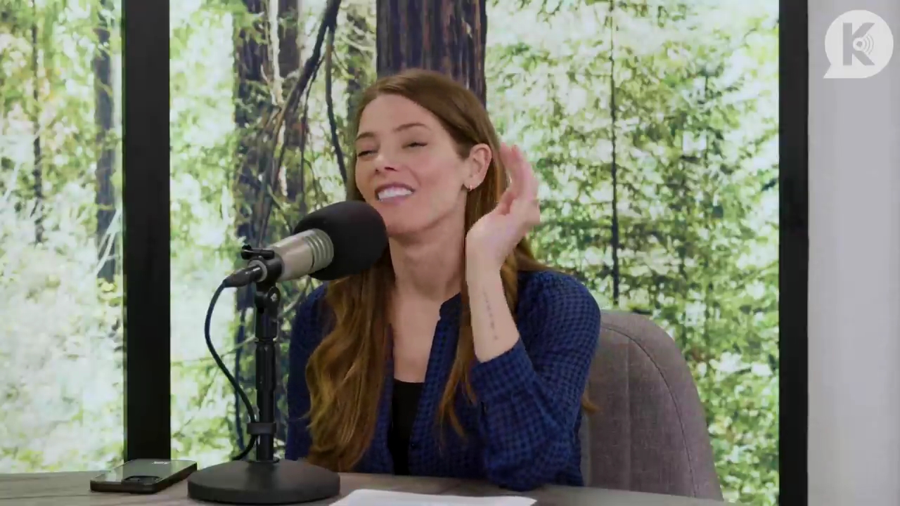 Ashley-Greene-dot-nl_TheTwilightEffectPostcast-Aflevering9NewMoonRewatchPart3of3-0933.jpg Ashley-Greene-dot-nl_TheTwilightEffectPostcast-Aflevering9NewMoonRewatchPart3of3-0933.jpg