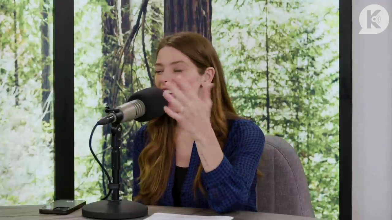 Ashley-Greene-dot-nl_TheTwilightEffectPostcast-Aflevering9NewMoonRewatchPart3of3-0934.jpg Ashley-Greene-dot-nl_TheTwilightEffectPostcast-Aflevering9NewMoonRewatchPart3of3-0934.jpg