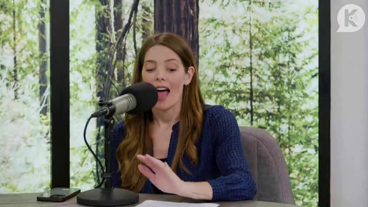 Ashley-Greene-dot-nl_TheTwilightEffectPostcast-Aflevering9NewMoonRewatchPart3of3-0947.jpg Ashley-Greene-dot-nl_TheTwilightEffectPostcast-Aflevering9NewMoonRewatchPart3of3-0947.jpg