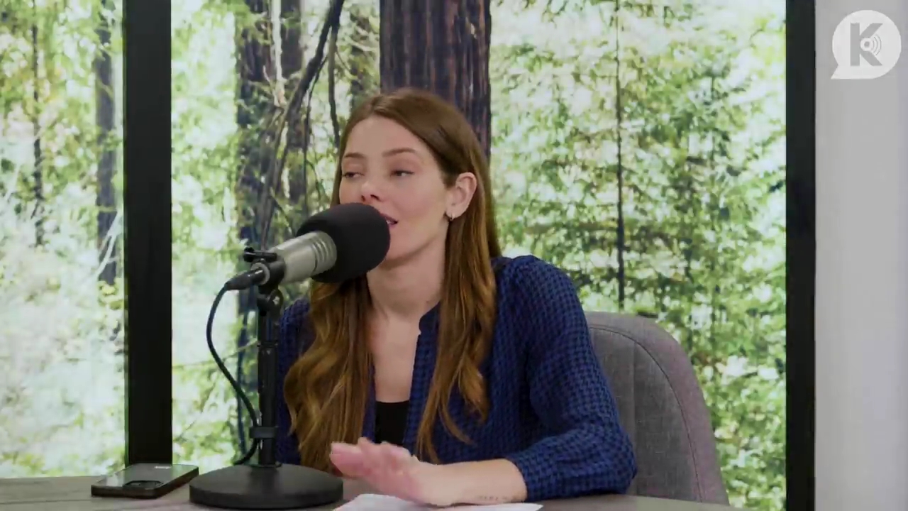 Ashley-Greene-dot-nl_TheTwilightEffectPostcast-Aflevering9NewMoonRewatchPart3of3-0948.jpg Ashley-Greene-dot-nl_TheTwilightEffectPostcast-Aflevering9NewMoonRewatchPart3of3-0948.jpg