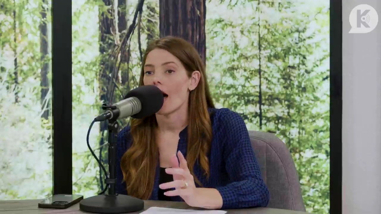 Ashley-Greene-dot-nl_TheTwilightEffectPostcast-Aflevering9NewMoonRewatchPart3of3-0954.jpg Ashley-Greene-dot-nl_TheTwilightEffectPostcast-Aflevering9NewMoonRewatchPart3of3-0954.jpg