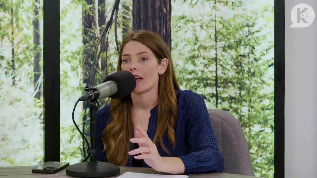 Ashley-Greene-dot-nl_TheTwilightEffectPostcast-Aflevering9NewMoonRewatchPart3of3-0955.jpg Ashley-Greene-dot-nl_TheTwilightEffectPostcast-Aflevering9NewMoonRewatchPart3of3-0955.jpg