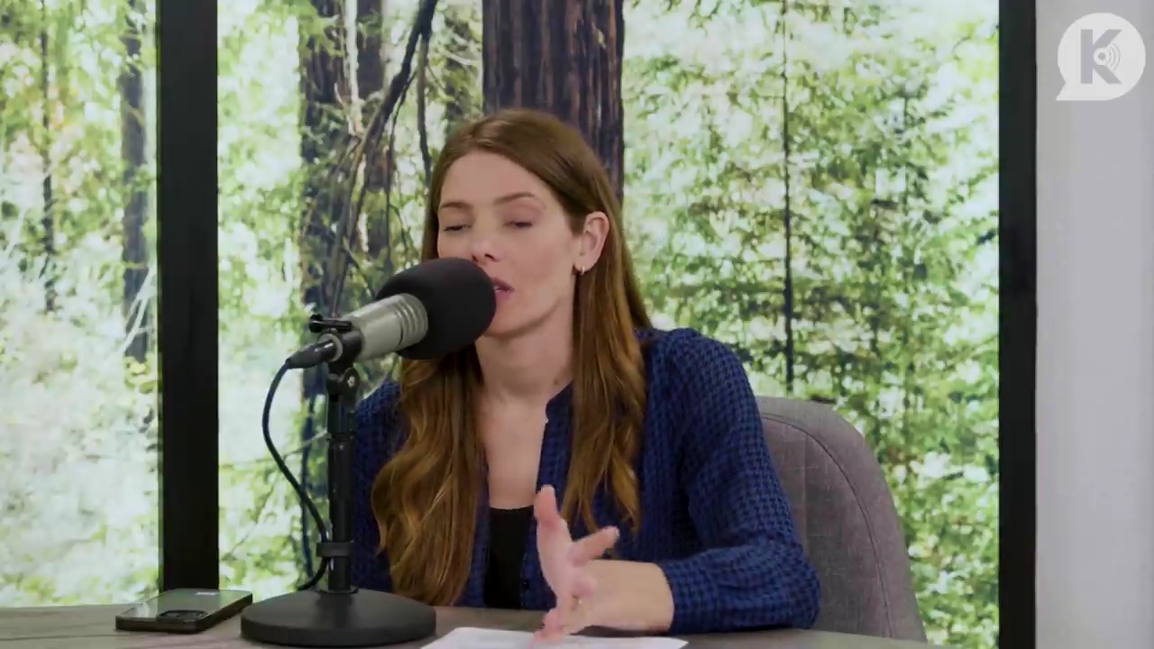 Ashley-Greene-dot-nl_TheTwilightEffectPostcast-Aflevering9NewMoonRewatchPart3of3-0957.jpg Ashley-Greene-dot-nl_TheTwilightEffectPostcast-Aflevering9NewMoonRewatchPart3of3-0957.jpg