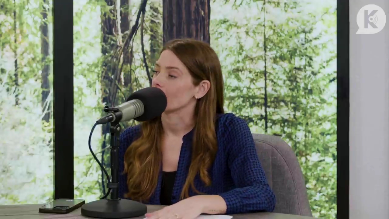 Ashley-Greene-dot-nl_TheTwilightEffectPostcast-Aflevering9NewMoonRewatchPart3of3-0958.jpg Ashley-Greene-dot-nl_TheTwilightEffectPostcast-Aflevering9NewMoonRewatchPart3of3-0958.jpg