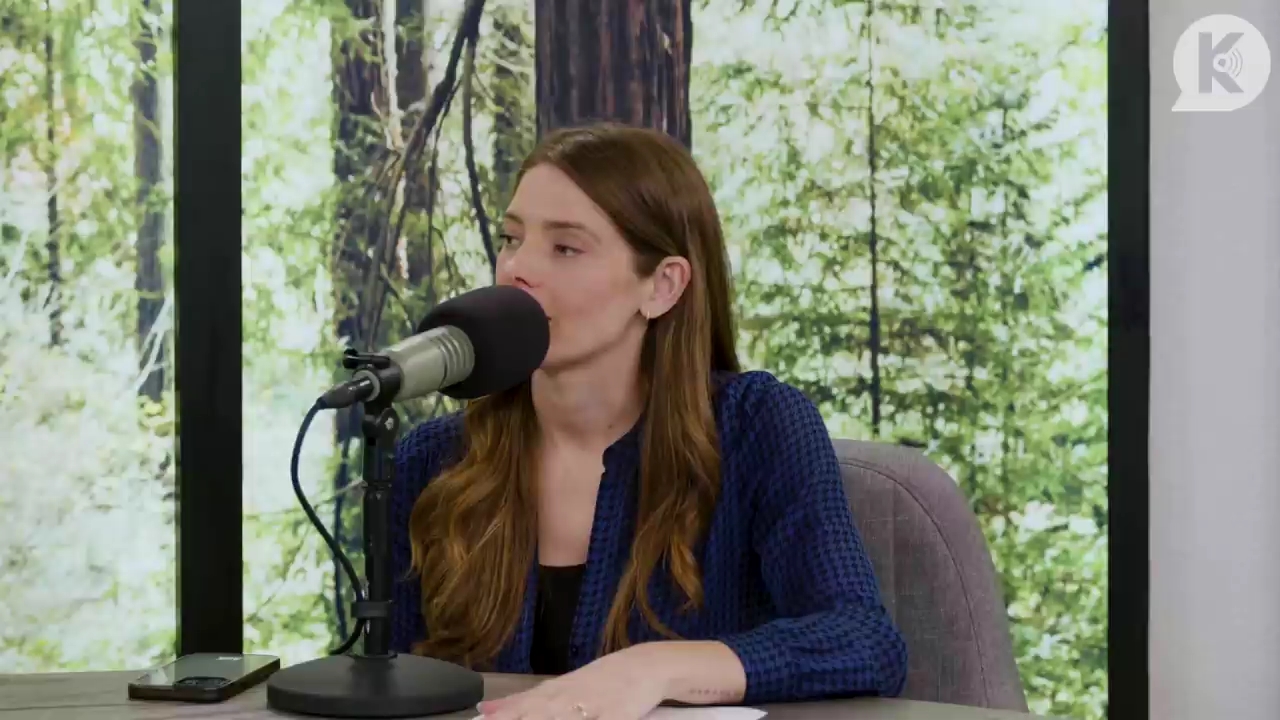 Ashley-Greene-dot-nl_TheTwilightEffectPostcast-Aflevering9NewMoonRewatchPart3of3-0959.jpg Ashley-Greene-dot-nl_TheTwilightEffectPostcast-Aflevering9NewMoonRewatchPart3of3-0959.jpg