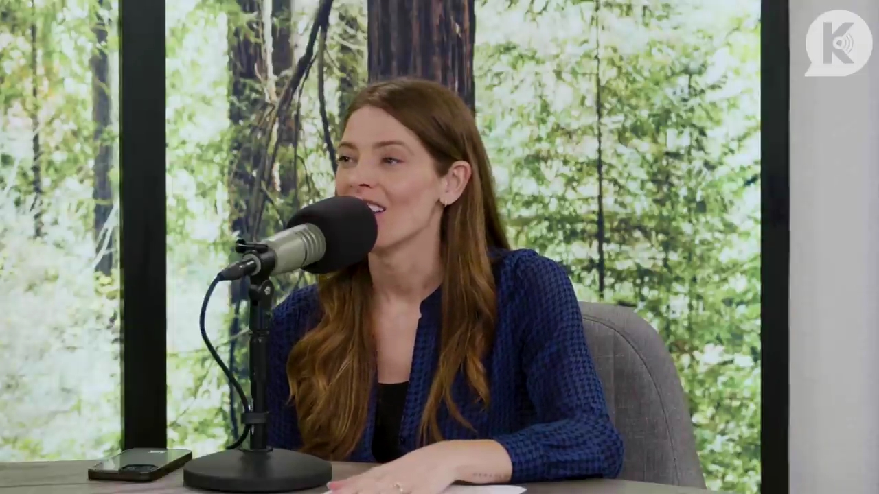 Ashley-Greene-dot-nl_TheTwilightEffectPostcast-Aflevering9NewMoonRewatchPart3of3-0961.jpg Ashley-Greene-dot-nl_TheTwilightEffectPostcast-Aflevering9NewMoonRewatchPart3of3-0961.jpg