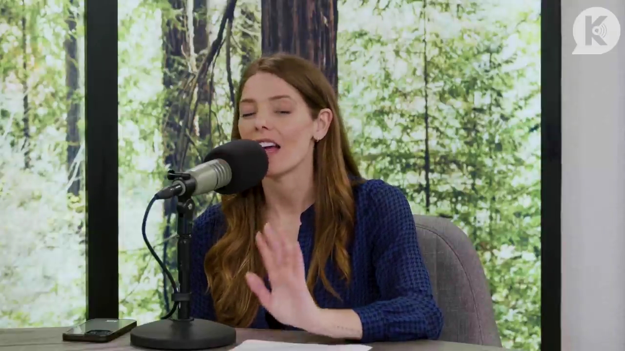 Ashley-Greene-dot-nl_TheTwilightEffectPostcast-Aflevering9NewMoonRewatchPart3of3-0962.jpg Ashley-Greene-dot-nl_TheTwilightEffectPostcast-Aflevering9NewMoonRewatchPart3of3-0962.jpg