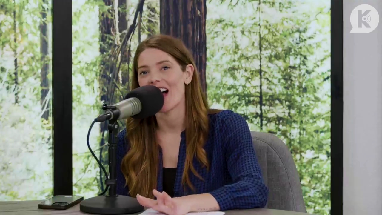 Ashley-Greene-dot-nl_TheTwilightEffectPostcast-Aflevering9NewMoonRewatchPart3of3-0968.jpg Ashley-Greene-dot-nl_TheTwilightEffectPostcast-Aflevering9NewMoonRewatchPart3of3-0968.jpg