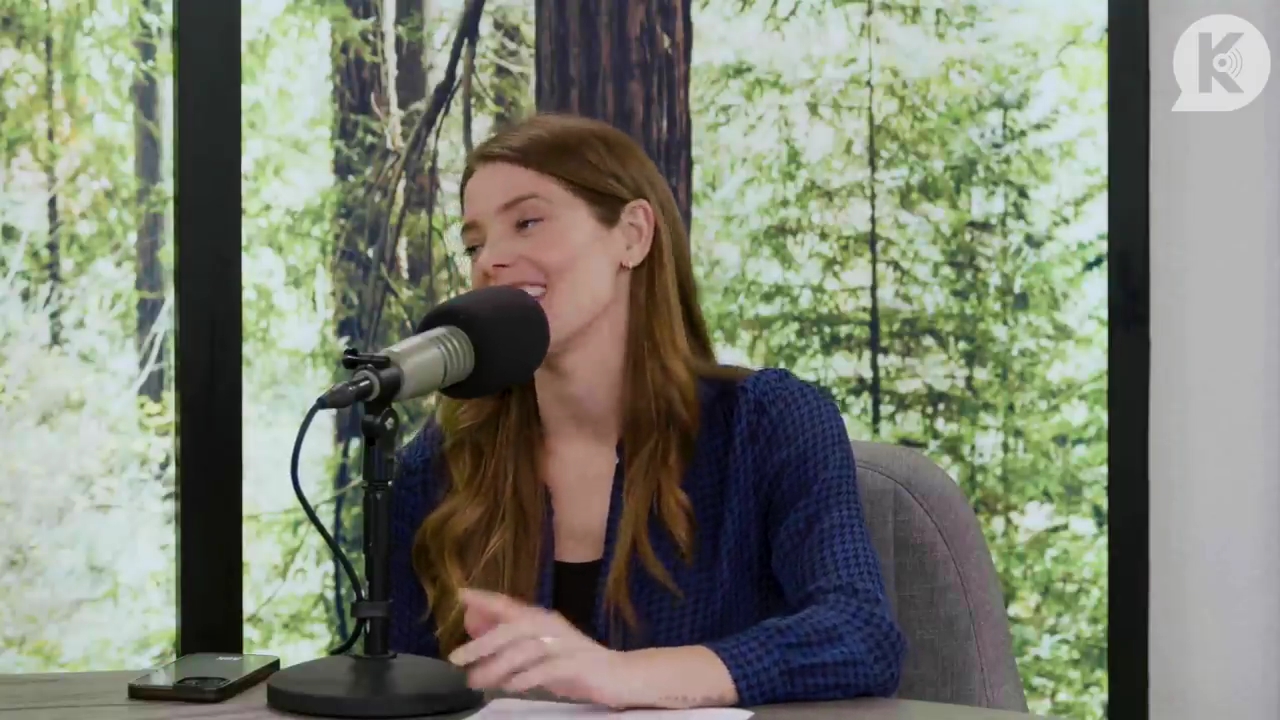 Ashley-Greene-dot-nl_TheTwilightEffectPostcast-Aflevering9NewMoonRewatchPart3of3-0969.jpg Ashley-Greene-dot-nl_TheTwilightEffectPostcast-Aflevering9NewMoonRewatchPart3of3-0969.jpg