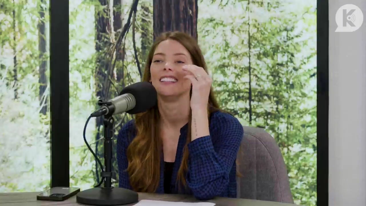 Ashley-Greene-dot-nl_TheTwilightEffectPostcast-Aflevering9NewMoonRewatchPart3of3-0977.jpg Ashley-Greene-dot-nl_TheTwilightEffectPostcast-Aflevering9NewMoonRewatchPart3of3-0977.jpg