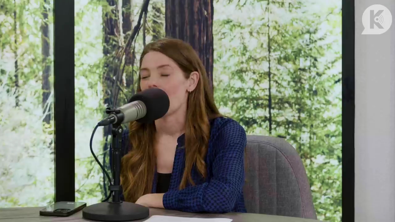 Ashley-Greene-dot-nl_TheTwilightEffectPostcast-Aflevering9NewMoonRewatchPart3of3-0981.jpg Ashley-Greene-dot-nl_TheTwilightEffectPostcast-Aflevering9NewMoonRewatchPart3of3-0981.jpg