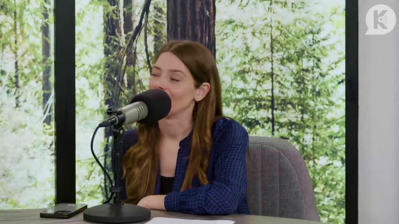 Ashley-Greene-dot-nl_TheTwilightEffectPostcast-Aflevering9NewMoonRewatchPart3of3-0983.jpg Ashley-Greene-dot-nl_TheTwilightEffectPostcast-Aflevering9NewMoonRewatchPart3of3-0983.jpg