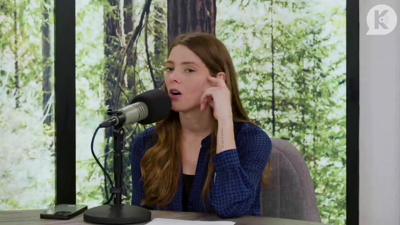 Ashley-Greene-dot-nl_TheTwilightEffectPostcast-Aflevering9NewMoonRewatchPart3of3-0996.jpg Ashley-Greene-dot-nl_TheTwilightEffectPostcast-Aflevering9NewMoonRewatchPart3of3-0996.jpg