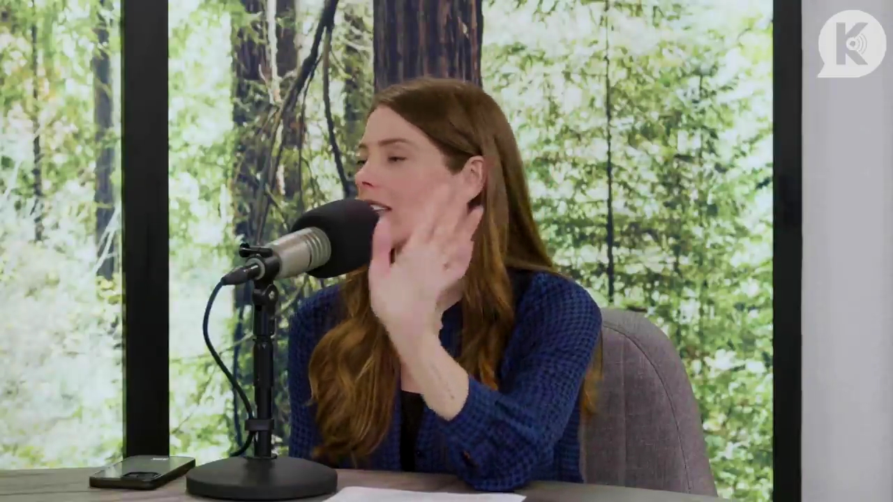 Ashley-Greene-dot-nl_TheTwilightEffectPostcast-Aflevering9NewMoonRewatchPart3of3-1000.jpg Ashley-Greene-dot-nl_TheTwilightEffectPostcast-Aflevering9NewMoonRewatchPart3of3-1000.jpg