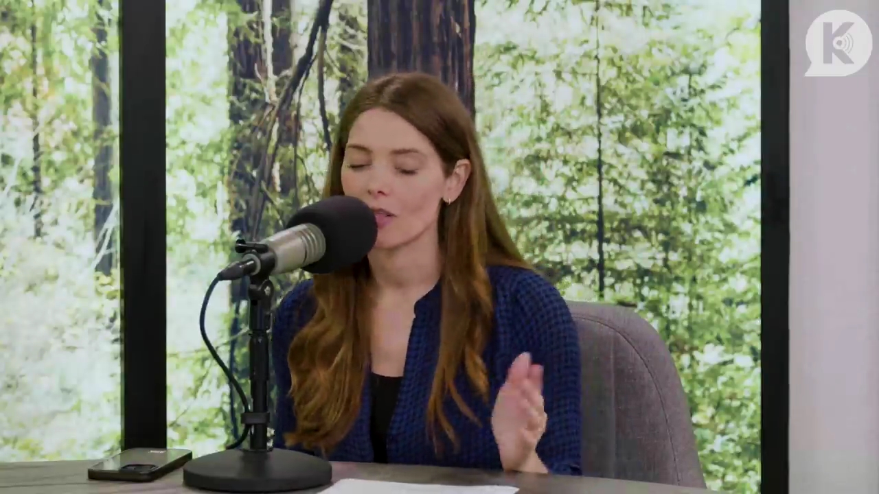 Ashley-Greene-dot-nl_TheTwilightEffectPostcast-Aflevering9NewMoonRewatchPart3of3-1002.jpg Ashley-Greene-dot-nl_TheTwilightEffectPostcast-Aflevering9NewMoonRewatchPart3of3-1002.jpg