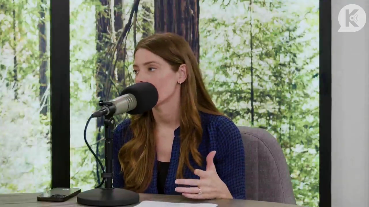 Ashley-Greene-dot-nl_TheTwilightEffectPostcast-Aflevering9NewMoonRewatchPart3of3-1004.jpg Ashley-Greene-dot-nl_TheTwilightEffectPostcast-Aflevering9NewMoonRewatchPart3of3-1004.jpg