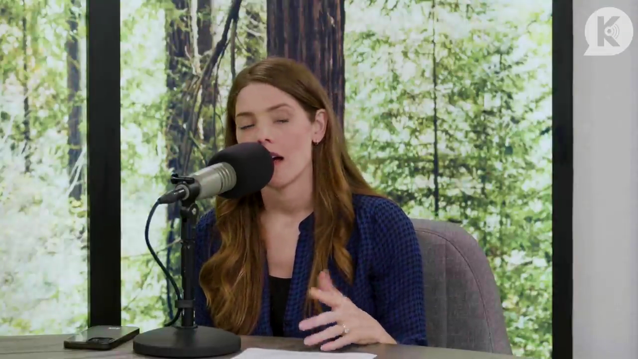 Ashley-Greene-dot-nl_TheTwilightEffectPostcast-Aflevering9NewMoonRewatchPart3of3-1006.jpg Ashley-Greene-dot-nl_TheTwilightEffectPostcast-Aflevering9NewMoonRewatchPart3of3-1006.jpg