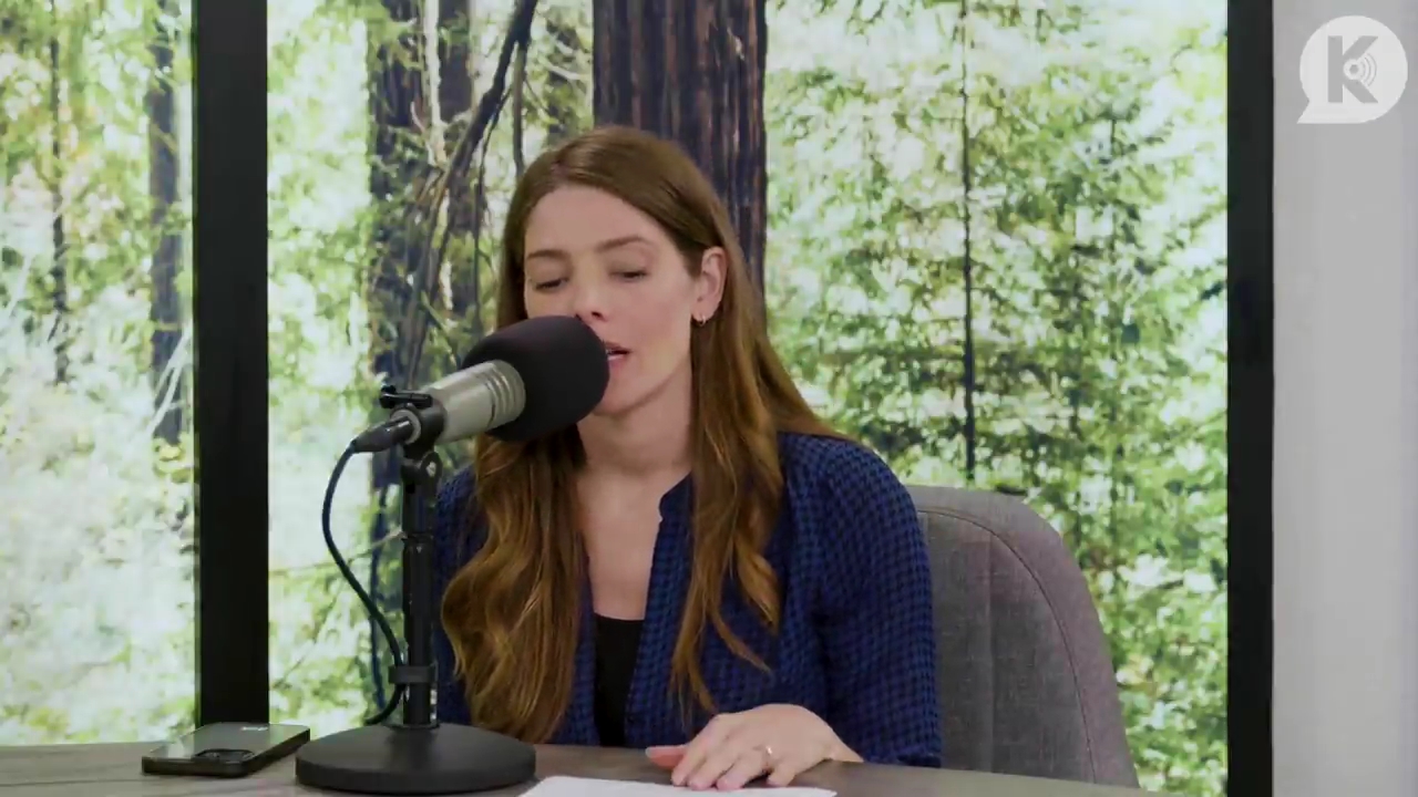 Ashley-Greene-dot-nl_TheTwilightEffectPostcast-Aflevering9NewMoonRewatchPart3of3-1007.jpg Ashley-Greene-dot-nl_TheTwilightEffectPostcast-Aflevering9NewMoonRewatchPart3of3-1007.jpg