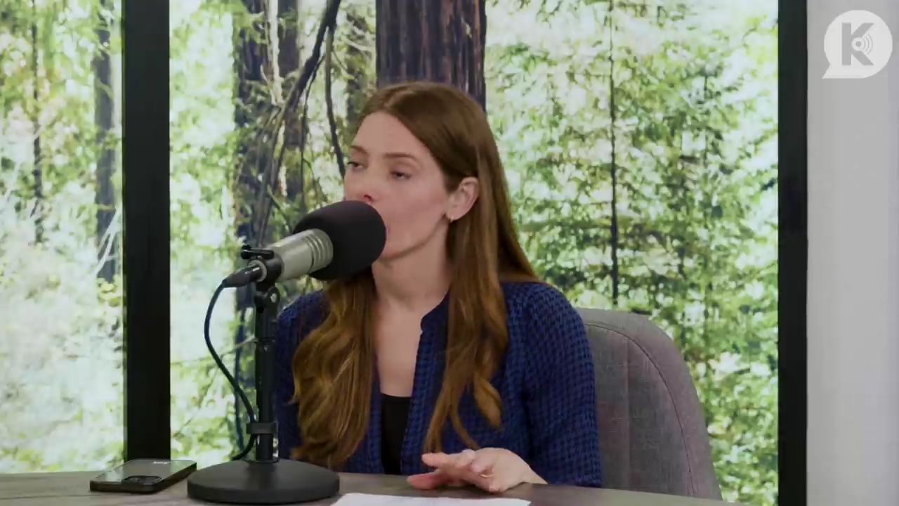 Ashley-Greene-dot-nl_TheTwilightEffectPostcast-Aflevering9NewMoonRewatchPart3of3-1008.jpg Ashley-Greene-dot-nl_TheTwilightEffectPostcast-Aflevering9NewMoonRewatchPart3of3-1008.jpg