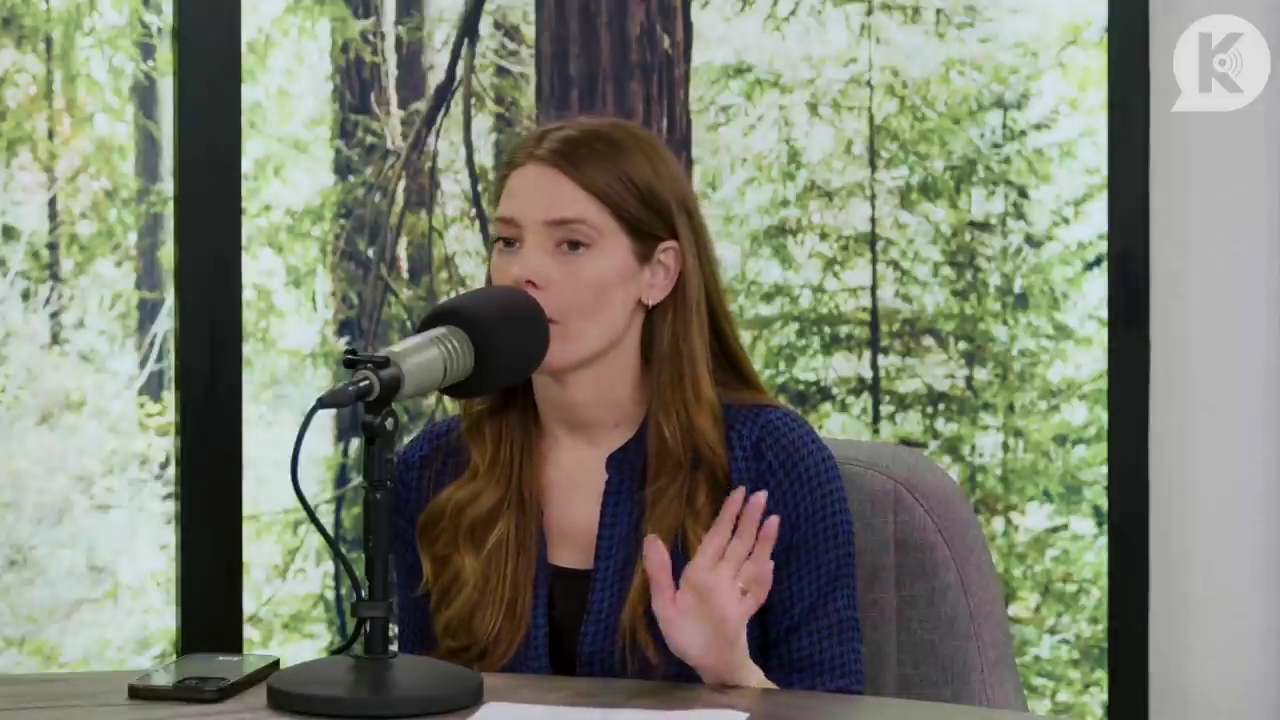 Ashley-Greene-dot-nl_TheTwilightEffectPostcast-Aflevering9NewMoonRewatchPart3of3-1009.jpg Ashley-Greene-dot-nl_TheTwilightEffectPostcast-Aflevering9NewMoonRewatchPart3of3-1009.jpg