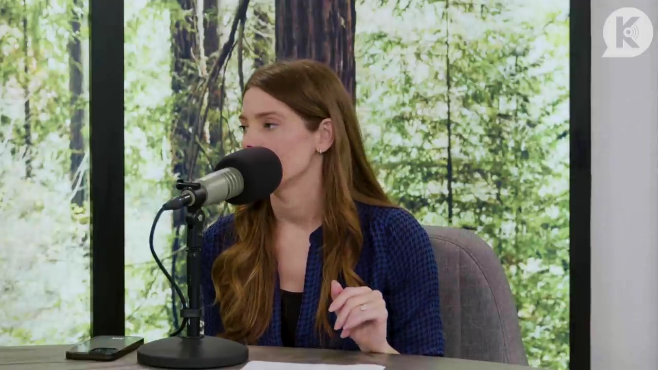 Ashley-Greene-dot-nl_TheTwilightEffectPostcast-Aflevering9NewMoonRewatchPart3of3-1010.jpg Ashley-Greene-dot-nl_TheTwilightEffectPostcast-Aflevering9NewMoonRewatchPart3of3-1010.jpg