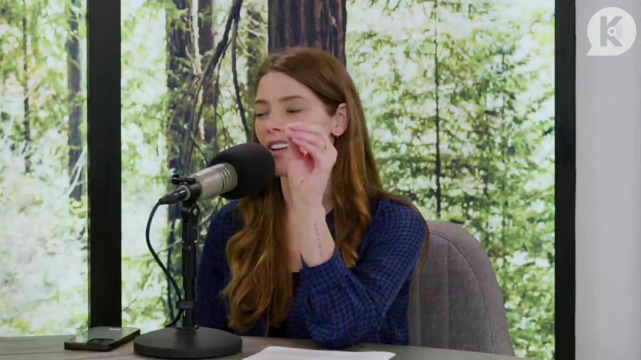 Ashley-Greene-dot-nl_TheTwilightEffectPostcast-Aflevering9NewMoonRewatchPart3of3-1048.jpg Ashley-Greene-dot-nl_TheTwilightEffectPostcast-Aflevering9NewMoonRewatchPart3of3-1048.jpg