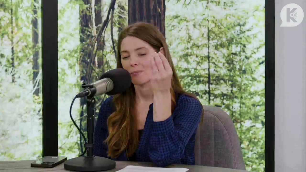 Ashley-Greene-dot-nl_TheTwilightEffectPostcast-Aflevering9NewMoonRewatchPart3of3-1049.jpg Ashley-Greene-dot-nl_TheTwilightEffectPostcast-Aflevering9NewMoonRewatchPart3of3-1049.jpg