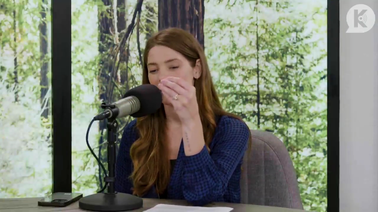 Ashley-Greene-dot-nl_TheTwilightEffectPostcast-Aflevering9NewMoonRewatchPart3of3-1050.jpg Ashley-Greene-dot-nl_TheTwilightEffectPostcast-Aflevering9NewMoonRewatchPart3of3-1050.jpg