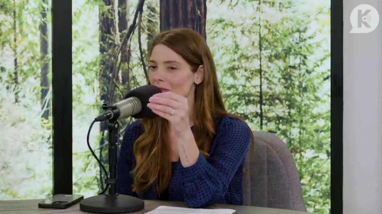 Ashley-Greene-dot-nl_TheTwilightEffectPostcast-Aflevering9NewMoonRewatchPart3of3-1051.jpg Ashley-Greene-dot-nl_TheTwilightEffectPostcast-Aflevering9NewMoonRewatchPart3of3-1051.jpg