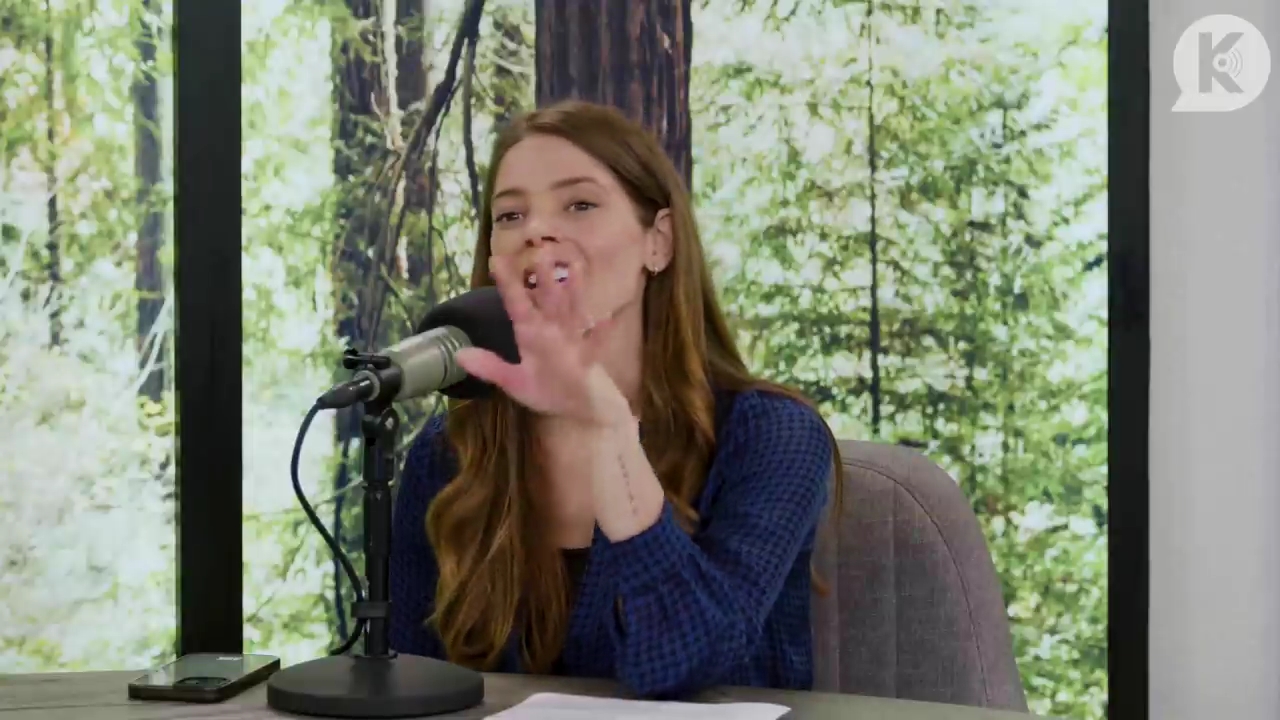 Ashley-Greene-dot-nl_TheTwilightEffectPostcast-Aflevering9NewMoonRewatchPart3of3-1054.jpg Ashley-Greene-dot-nl_TheTwilightEffectPostcast-Aflevering9NewMoonRewatchPart3of3-1054.jpg