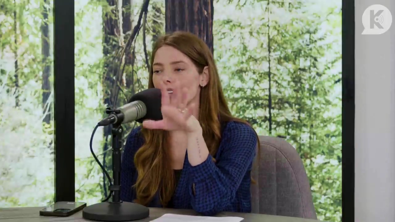 Ashley-Greene-dot-nl_TheTwilightEffectPostcast-Aflevering9NewMoonRewatchPart3of3-1056.jpg Ashley-Greene-dot-nl_TheTwilightEffectPostcast-Aflevering9NewMoonRewatchPart3of3-1056.jpg