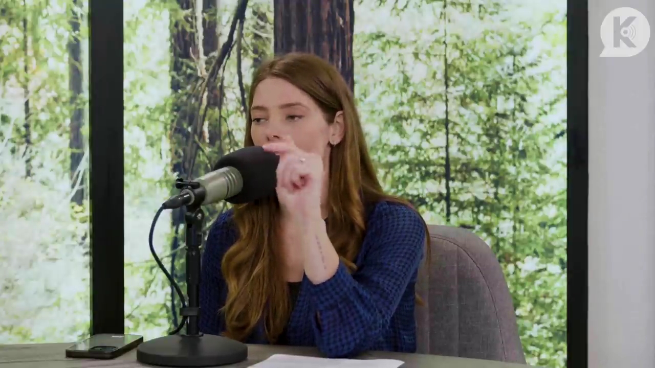 Ashley-Greene-dot-nl_TheTwilightEffectPostcast-Aflevering9NewMoonRewatchPart3of3-1057.jpg Ashley-Greene-dot-nl_TheTwilightEffectPostcast-Aflevering9NewMoonRewatchPart3of3-1057.jpg