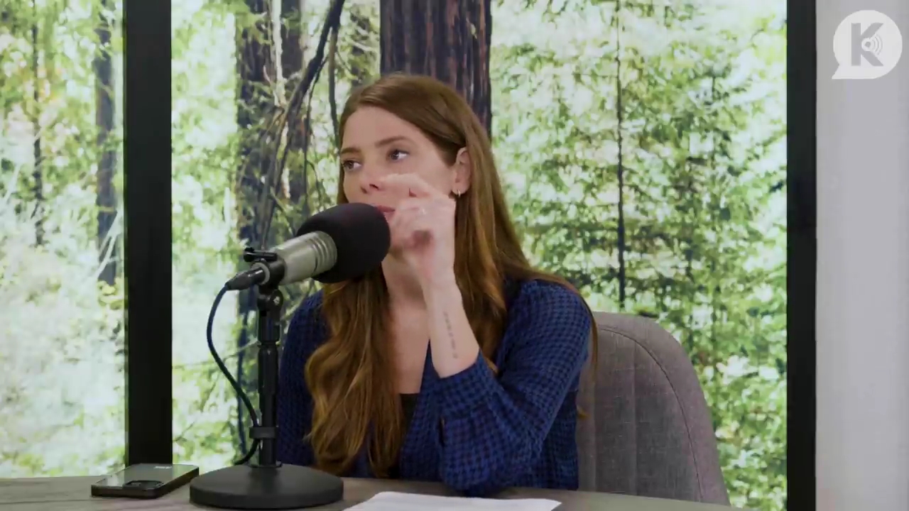 Ashley-Greene-dot-nl_TheTwilightEffectPostcast-Aflevering9NewMoonRewatchPart3of3-1060.jpg Ashley-Greene-dot-nl_TheTwilightEffectPostcast-Aflevering9NewMoonRewatchPart3of3-1060.jpg