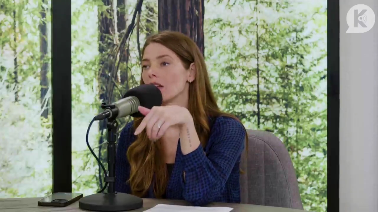 Ashley-Greene-dot-nl_TheTwilightEffectPostcast-Aflevering9NewMoonRewatchPart3of3-1061.jpg Ashley-Greene-dot-nl_TheTwilightEffectPostcast-Aflevering9NewMoonRewatchPart3of3-1061.jpg