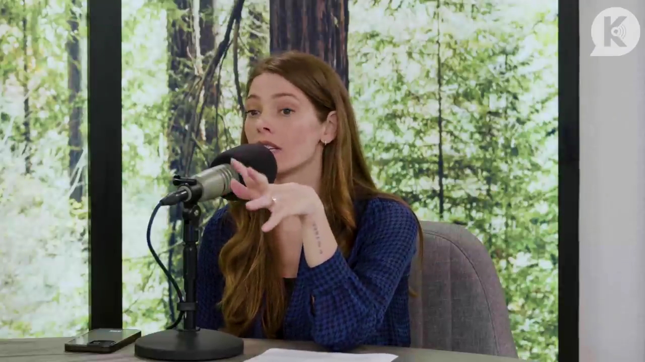 Ashley-Greene-dot-nl_TheTwilightEffectPostcast-Aflevering9NewMoonRewatchPart3of3-1062.jpg Ashley-Greene-dot-nl_TheTwilightEffectPostcast-Aflevering9NewMoonRewatchPart3of3-1062.jpg