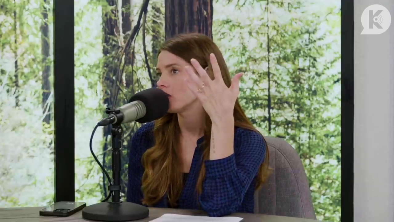 Ashley-Greene-dot-nl_TheTwilightEffectPostcast-Aflevering9NewMoonRewatchPart3of3-1074.jpg Ashley-Greene-dot-nl_TheTwilightEffectPostcast-Aflevering9NewMoonRewatchPart3of3-1074.jpg