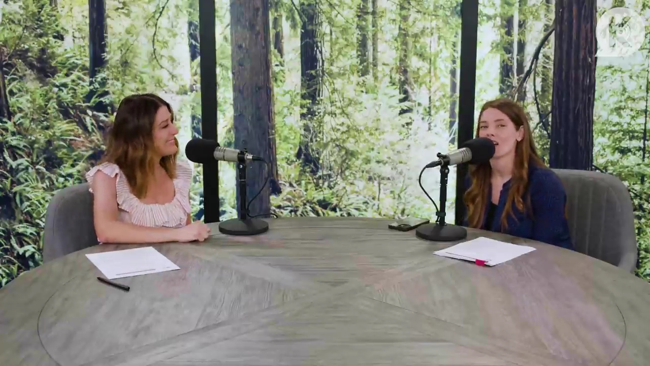 Ashley-Greene-dot-nl_TheTwilightEffectPostcast-Aflevering9NewMoonRewatchPart3of3-1101.jpg Ashley-Greene-dot-nl_TheTwilightEffectPostcast-Aflevering9NewMoonRewatchPart3of3-1101.jpg