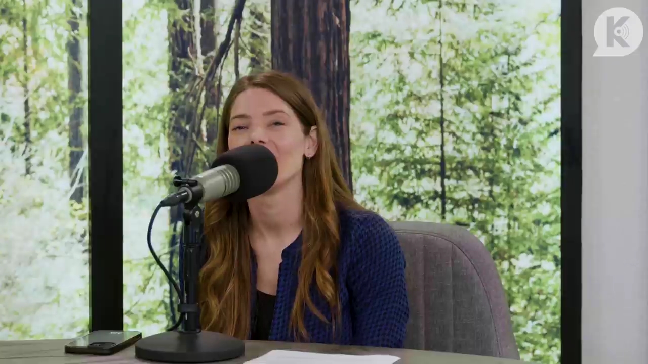 Ashley-Greene-dot-nl_TheTwilightEffectPostcast-Aflevering9NewMoonRewatchPart3of3-1107.jpg Ashley-Greene-dot-nl_TheTwilightEffectPostcast-Aflevering9NewMoonRewatchPart3of3-1107.jpg